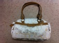 シグネチャーサッチェルシルバー（COACH）
