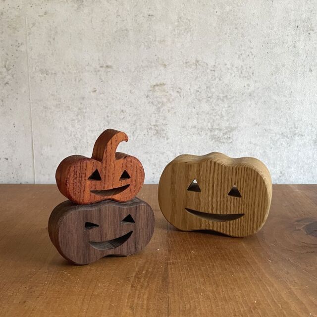 【hello】ハロウィンかぼちゃ　本物　3個セット Amazon.co.jp: ハロウィンかぼちゃセット25個入（Mサイズの