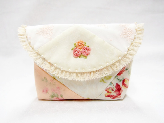 完全オリジナルデザインキット 花柄 リボン刺繍 レース ビーズ レターパックライト可 リボン刺繍のロマンティックなミニポーチ パッチワークとリボン刺しゅうの専門店 ハートフィールド