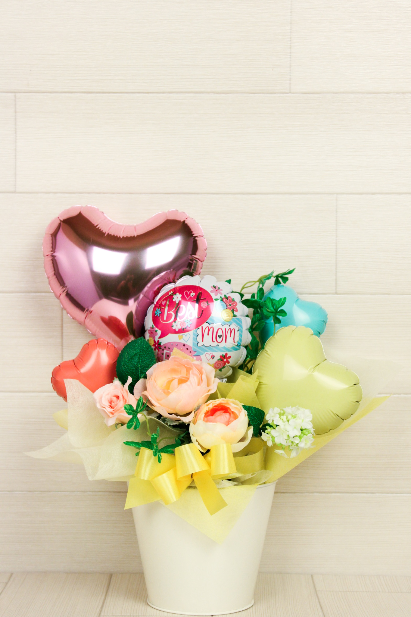 ナチュラルテイストが好きなママへ　　母の日バルーンアレンジタイプ　「ナチュラルバルーンアレンジ」 hm0029
