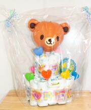 出産祝いはオムツケーキとバルーンギフトでお祝いしちゃいましょう。