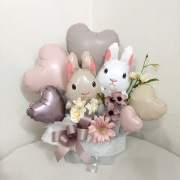 うさぎ2匹くすみピンク開店開業周年祝いバルーン　うさぎ 縁起物 幸運 商売繁盛　「うさぎくすみピンクおめでとうバルーンギフト」 op0031