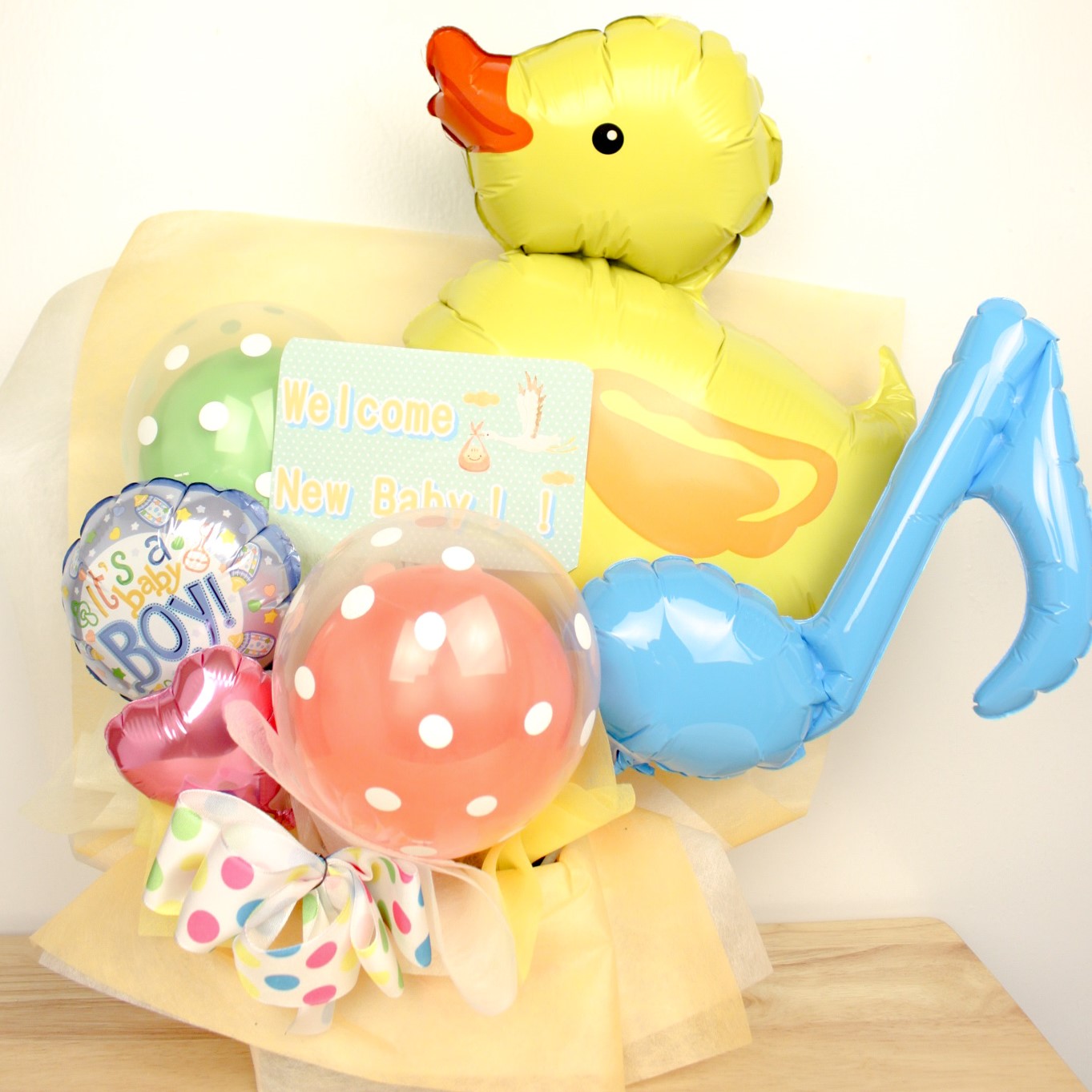 出産祝い　バルーンアレンジ「病院にも持っていきやすい、BOY<->GIRL変更可能、アヒルの人気バルーンアレンジ」 nb0021