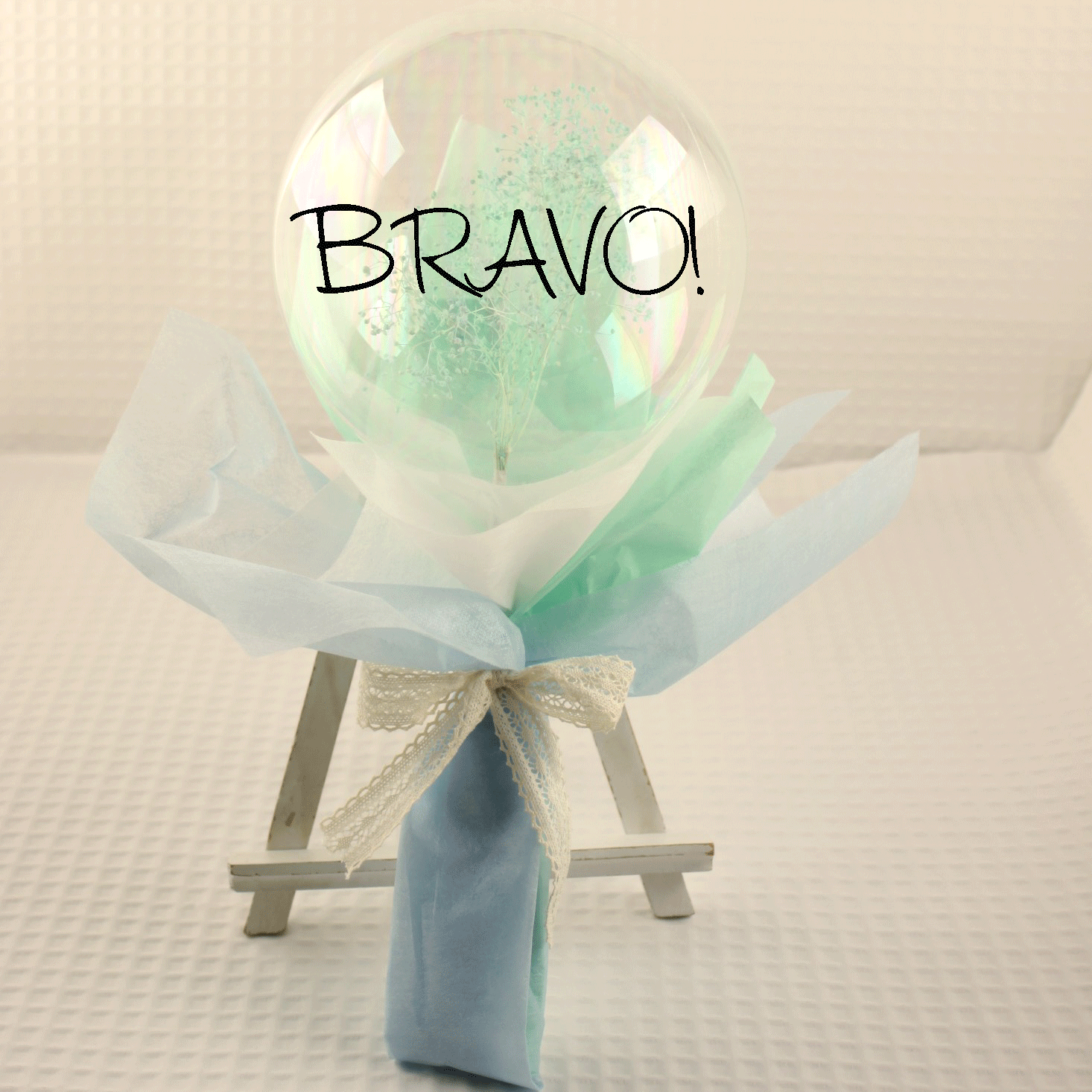 絶対オシャレシリーズ　発表会花束タイプ　「透明バルーンinかすみ草　ブラボー束　バルーンギフト」 pb0077