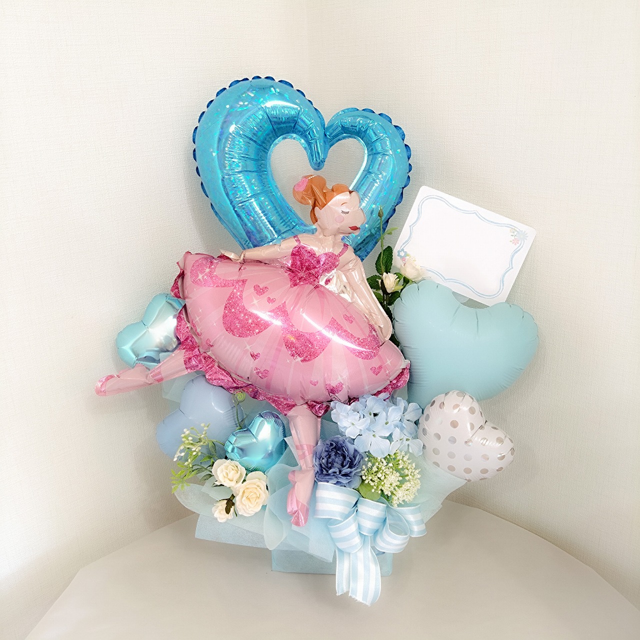 爽やかなブルー基調の組み合わせバレエ発表会プレゼント　青ベースのバレリーナバルーンアレンジ　 pb0089