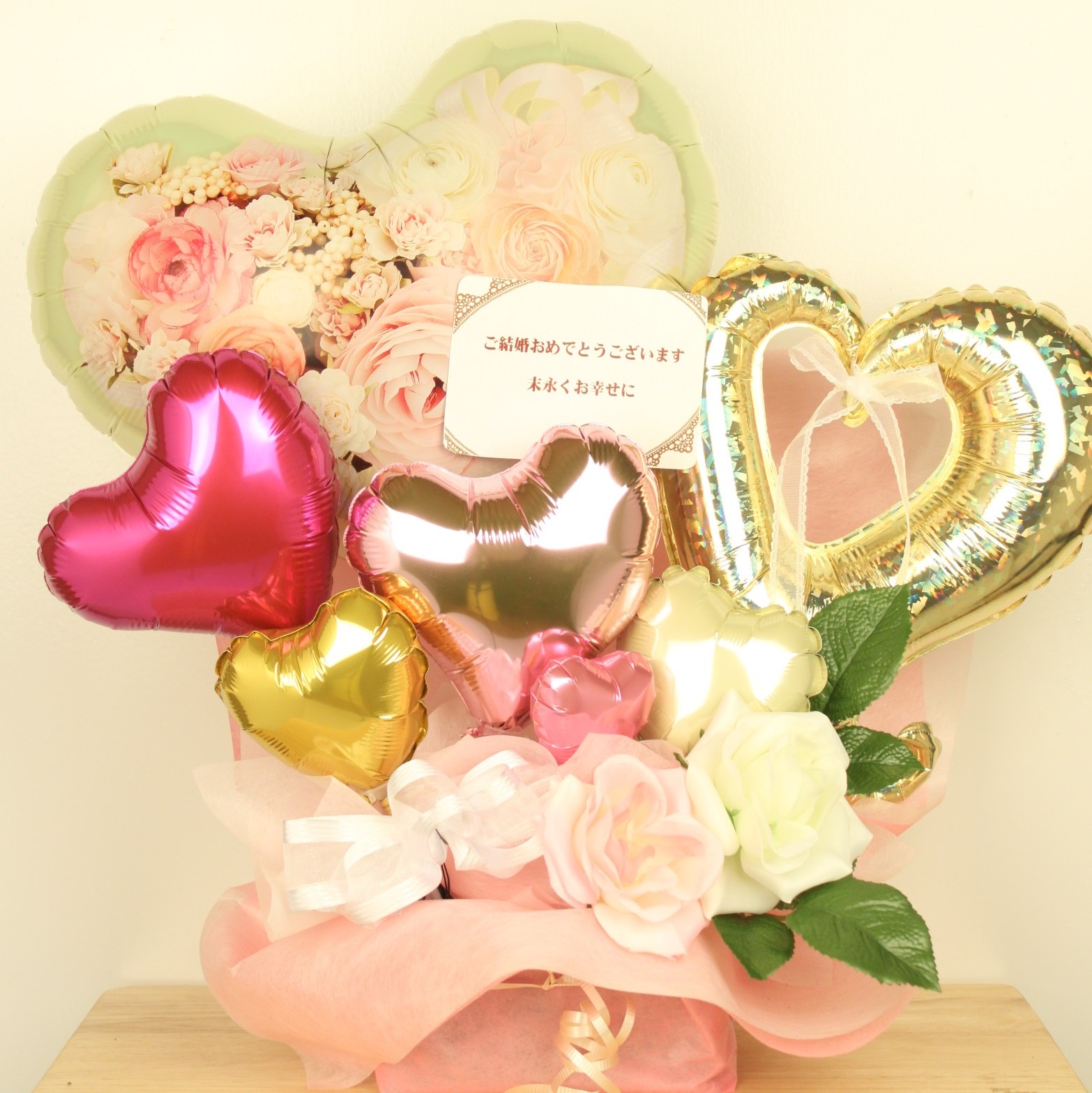 結婚式バルーン電報　「ピュアハーティー（花がプリントしてあるバルーンは大人可愛いバルーンアレンジ」 wd0046