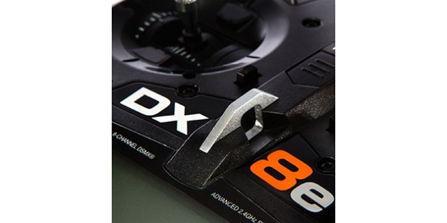 特価！Spektrum DX8e 8-チャンネル DSMX 送信機（日本国内技術基準適合