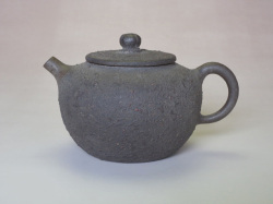 【宜興紫砂壺】紫砂鉄壺丸型【王　亜琴】