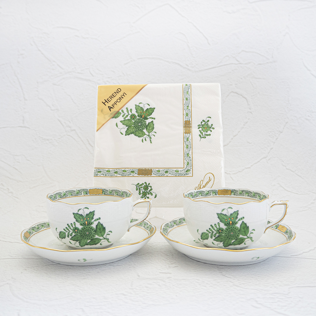 美品ヘレンド アポニーグリーン オーバル プレート2枚組　ペーパーナプキン付き アポニー・グリーン] ティーカップペア＆ペーパーナプキンセット