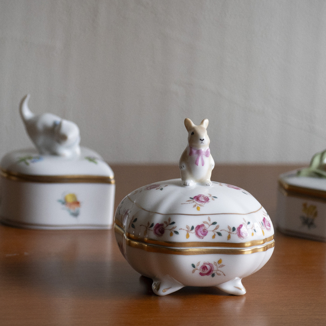 ローズガーランド] アシツキボックスバニー