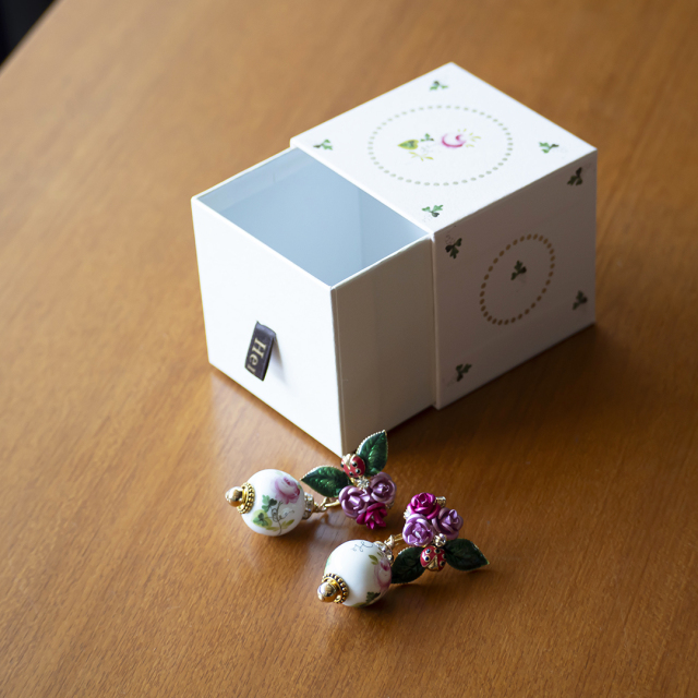 ヘレンド×LUSTROL ACCESSORY] イヤリング ウィーンの薔薇