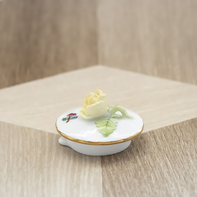 【売り切り御免！】 ヴィクトリア・プレーン] ミニティーポットフタ バラ 工芸品