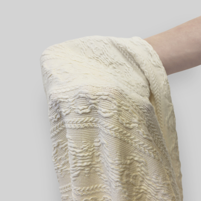 ケーブル編み広幅縄柄編みアランシャーリングニット生地