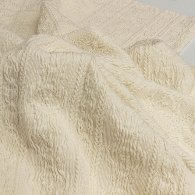 ケーブル編み広幅縄柄編みアランシャーリングニット生地