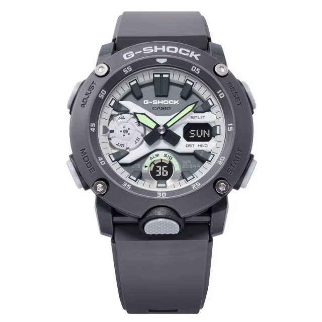 G-SHOCK GA-2000HD-8AJF HIDDEN GLOWシリーズ グレーがクールな印象