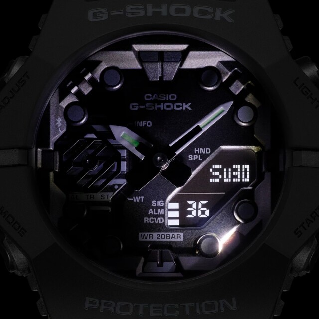 G-SHOCK GA-B001-1AJF ライト点灯時 明るいアナデジの文字盤