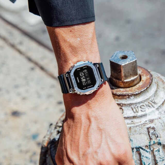 G-SHOCK GM-5600U-1JF スクエア5600シリーズ 腕時計装着写真