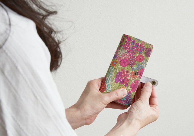 多機種対応 手帳型 かわいい 花柄 スマホケース【右開き・左利き対応】本革 【送料無料】最新機種