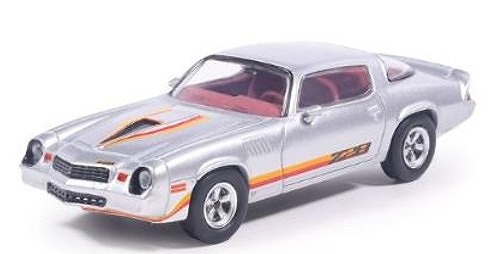 <予約 2026/7月発売予定> ixo 1/64 シボレー カマロ Z28 1979 シルバー/オレンジストライプ