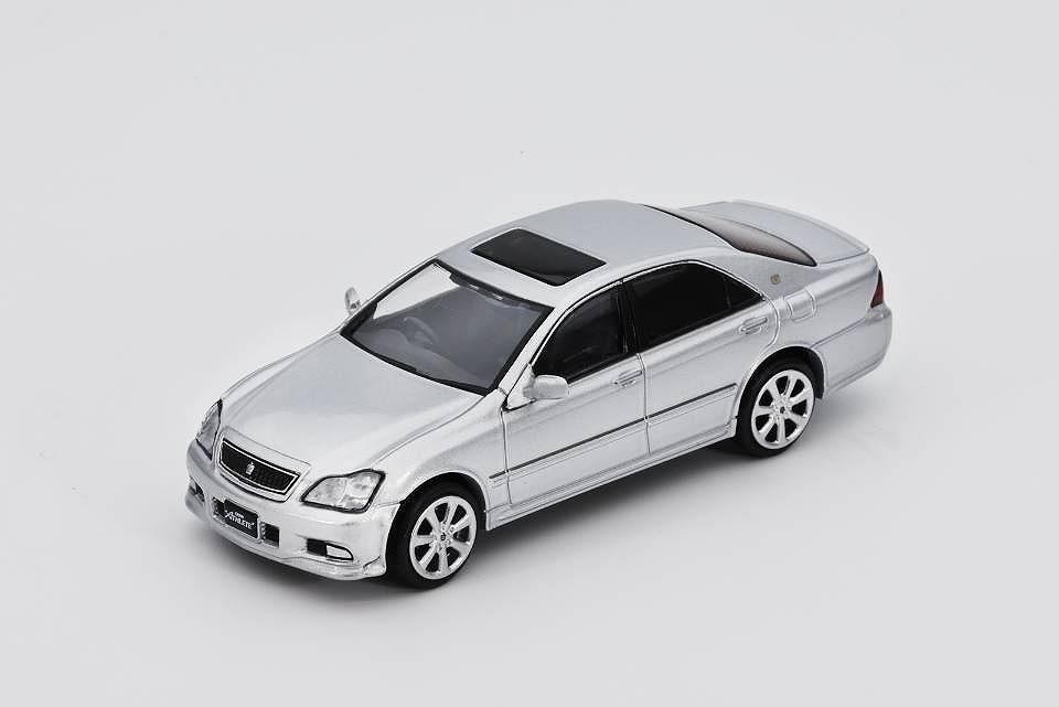 <予約 2026/8月発売予定> DIECAST TEAM 1/64 Toyota Crown Athlete(S180) 2005 (RHD) シルバー
