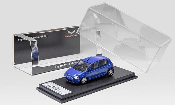 <予約 2027/2月発売予定> DIECAST TEAM 1/64 Toyota Vitz 5-ドア (P10) (LHD) ブルー