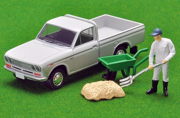 TOMICA LIMITED VINTAGE 1/64 ダットサン トラック 1300デラックス（白）フィギュア付き