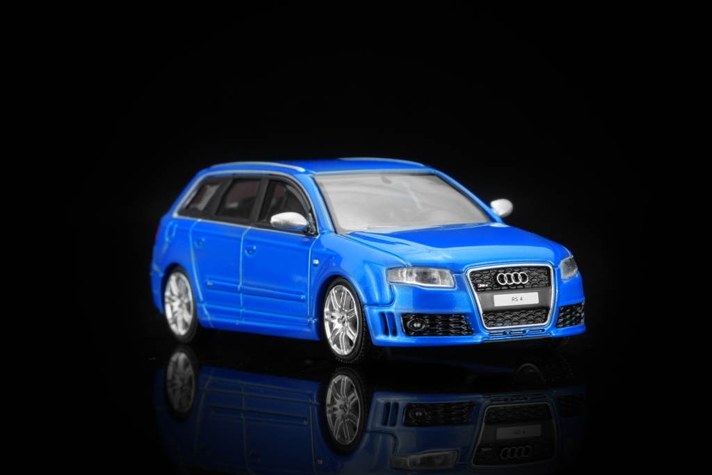 <予約 2027/2月発売予定> MOTORHELIX 1/64 Audi RS4(B7) 2005 Sprint Blue Pearl