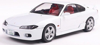 ソリド 1/18 日産 シルビア S15 SPEC-R 1999 ホワイト SOLIDO 1/18 日産 シルビア S15 スペック R エアロ 1999 (ホワイト)