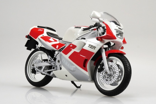 <予約 2026/11月発売予定> AOSHIMA 1/12 Yamaha TZR250 '89 シルキーホワイト/ファインレッド