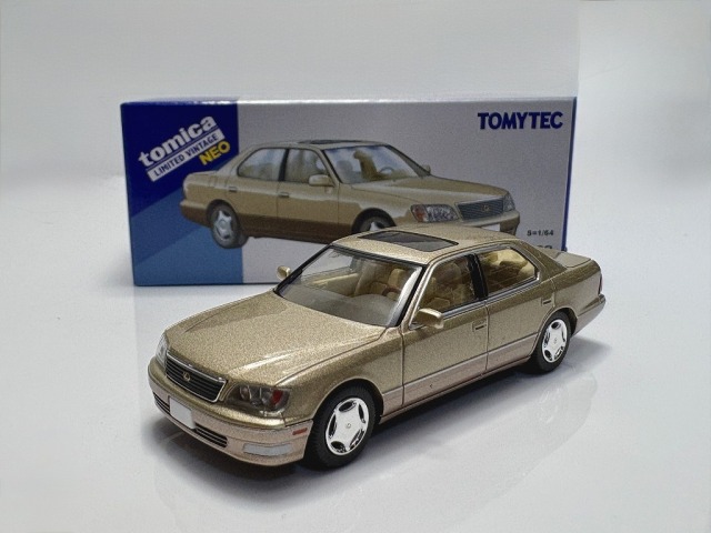 TOMICA LIMITED VINTAGE NEO 1/64 LEXUS LS400 1998 (GOLD/BEIGE)