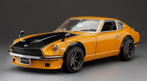 SunStar 1/18 ニッサン フェアレディ Z (S30)  オレンジ/カーボンボンネット RHD