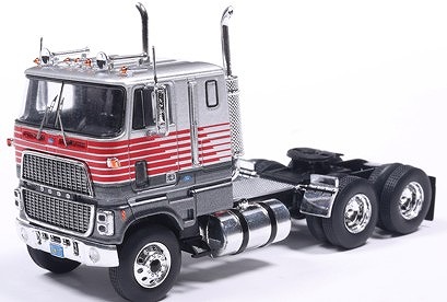 <予約 2025/12月以降発売予定> ixo 1/64 フォード CL 9000 1976 シルバー/レッド