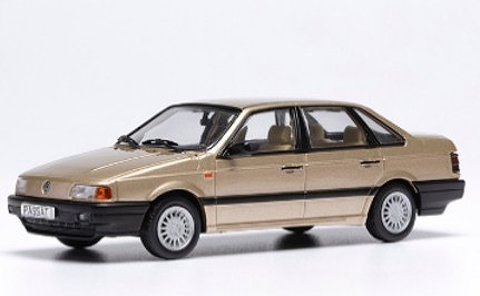 <予約 2026/3月以降発売予定> ixo 1/43 フォルクスワーゲン パサート CL 1988 メタリックブラウン
