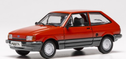 <予約 2026/6月発売予定> ixo 1/43 フォード フィエスタ Mk2 1.4 ギア 1984 レッド