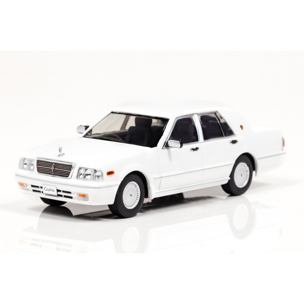 【CARNEL】 1/43 日産 セドリック CLASSIC SV (PY31) 1998 (Pure White) ※限定500台
