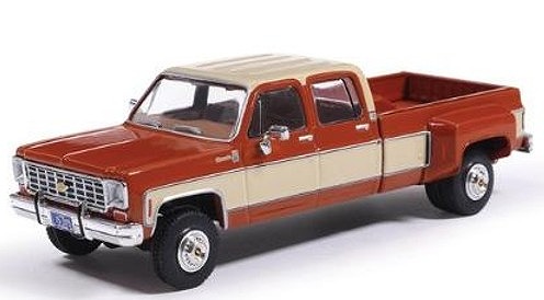 <予約 2026/7月発売予定> ixo 1/64 シボレー K30 クルーキャブ デューリー 1975 グリーシアンブロンズ/サンタフェタン デラックスツートン