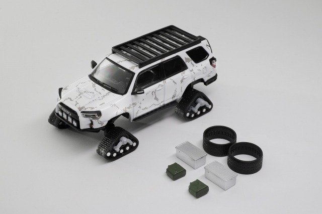 GCD 1/64 Toyota 4Runner wide-body Prerunner (LHD) スキーバージョン