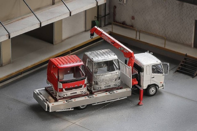 三菱ファイターミニカー　2個セット Amazon | GCD 1/64 三菱 FUSO ファイター 積載車 ピンク 2台
