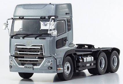 Kyosho 1/43 UD Quon GW 6 x 4 トラクター (シルバー) ※トラクターのみ 重機運搬用セミトレーラ別売 