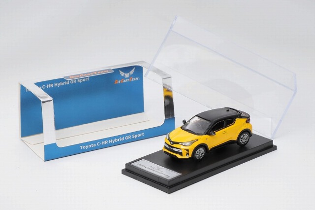 <予約 2025/12月以降発売予定> DIECAST TEAM 1/64 Toyota C-HR Hybrid GR Sport (RHD) イエロー