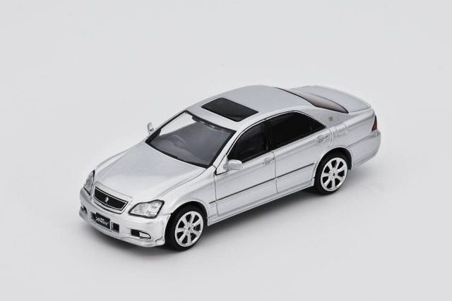 <予約 2026/8月発売予定> DIECAST TEAM 1/64 Toyota Crown Athlete(S180) 2005 (RHD) シルバー