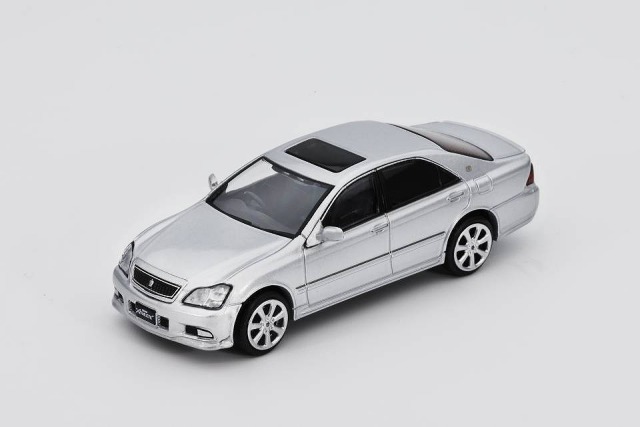 DIECAST TEAM 1/64 Toyota Crown Athlete(S180) 2005 (RHD) シルバー