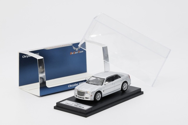 <予約 2026/5月発売予定> DIECAST TEAM 1/64 Chrysler 300C (LHD) シルバー