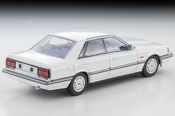 TOMICA LIMITED VINTAGE NEO 1/64 日産 スカイライン 4ドアHT
