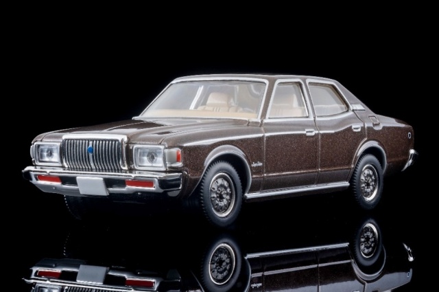 <予約 2027/2月発売予定> TOMICA LIMITED VINTAGE NEO 1/64 トヨタ クラウン 4ドア ピラードハードトップ 2000 スーパーサルーンエクストラ(茶)78年式