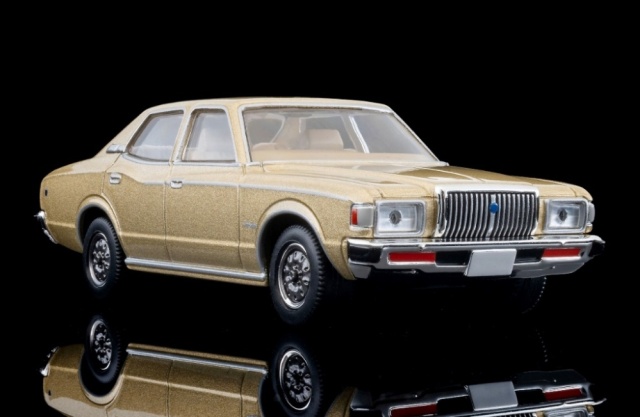 <予約 2027/2月発売予定> TOMICA LIMITED VINTAGE NEO 1/64 トヨタ クラウン 4ドア ピラードハードトップ 2000 スーパーサルーンエクストラ(金)78年式