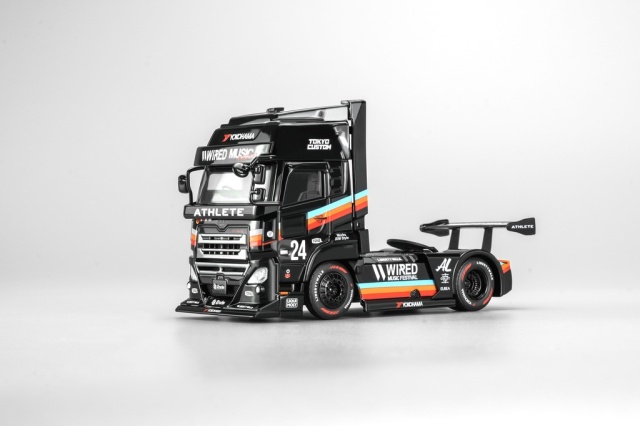 <予約 2027年2月以降順次入荷予定> MOTORHELIX 1/64 LB Trucks UD QUON HEAD Black Rainbow