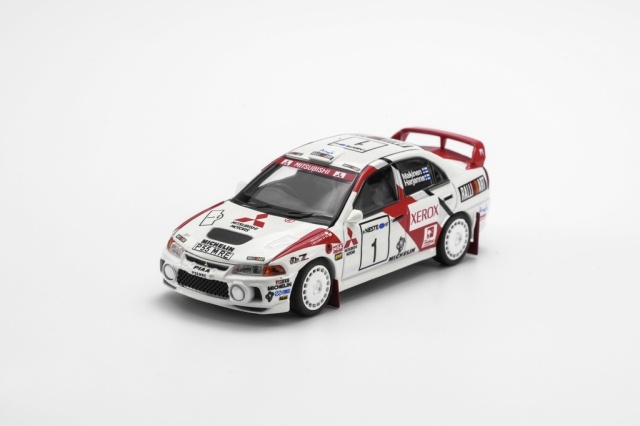 <予約 2027/2月発売予定> MOTORHELIX 1/64 三菱 Lancer Evolution IV GSR 1997 Finland Rally Winner