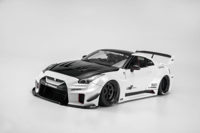<予約 2027年2月以降順次入荷予定> MOTORHELIX 1/18 LB-Silhouette WORKS GT Nissan 35GT-RR Ver.2 White w/cf bonnet