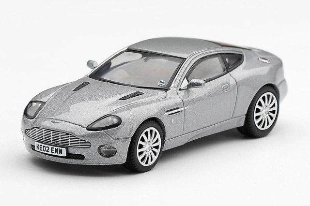 <予約 2027/2月発売予定> MINI GT 1/64 アストンマーチン V12 ヴァンキッシュ 「ダイ・アナザー・デイ」 中国語(繁体字)版パッケージ